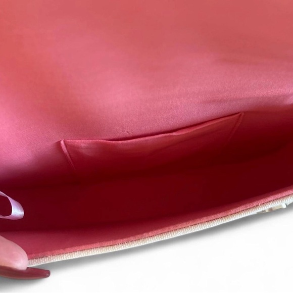 Francesca's Collections Pink and White Bow Shoulder Bag - Picture 4 of 4